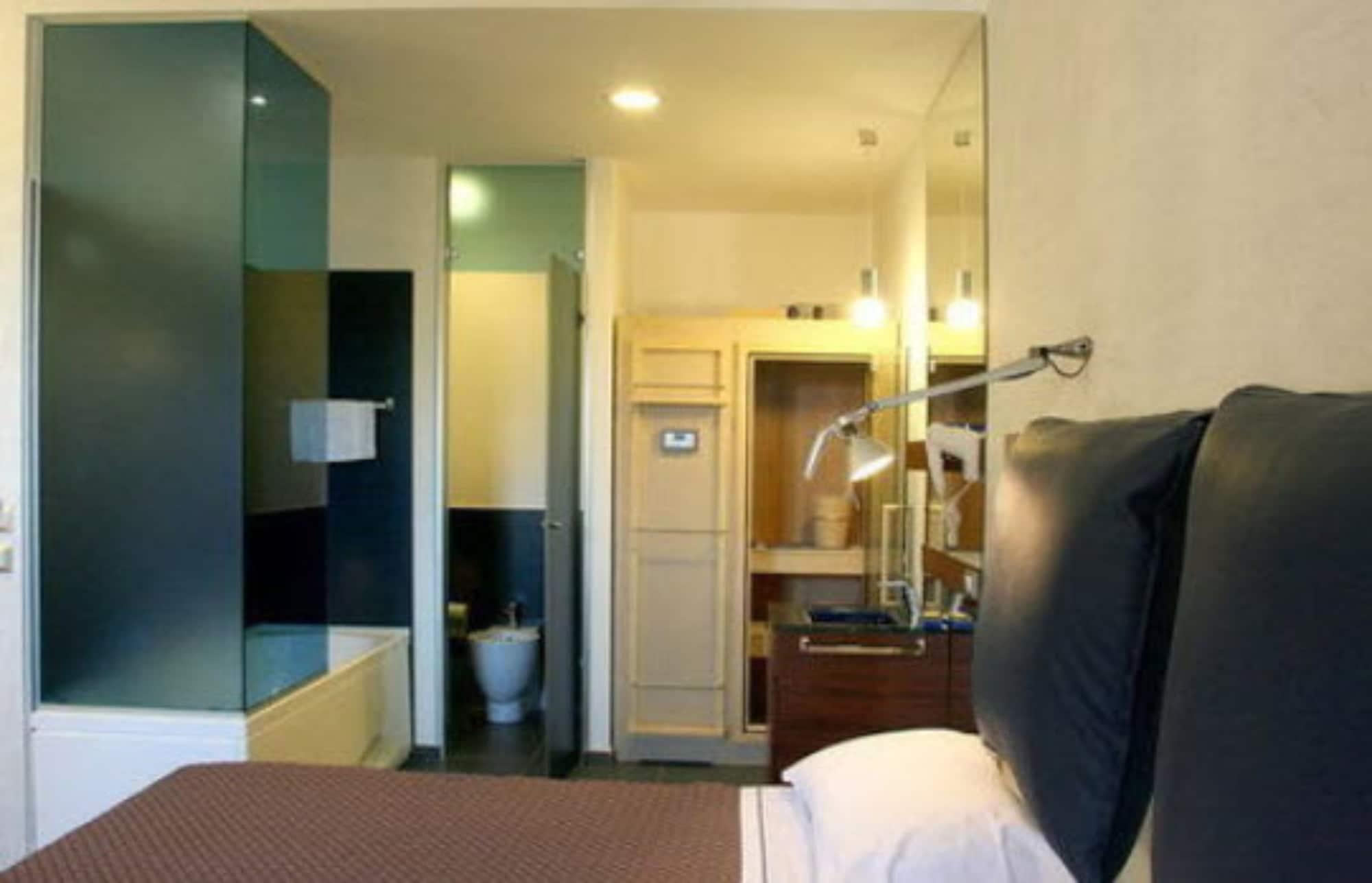 Hotel California Roma